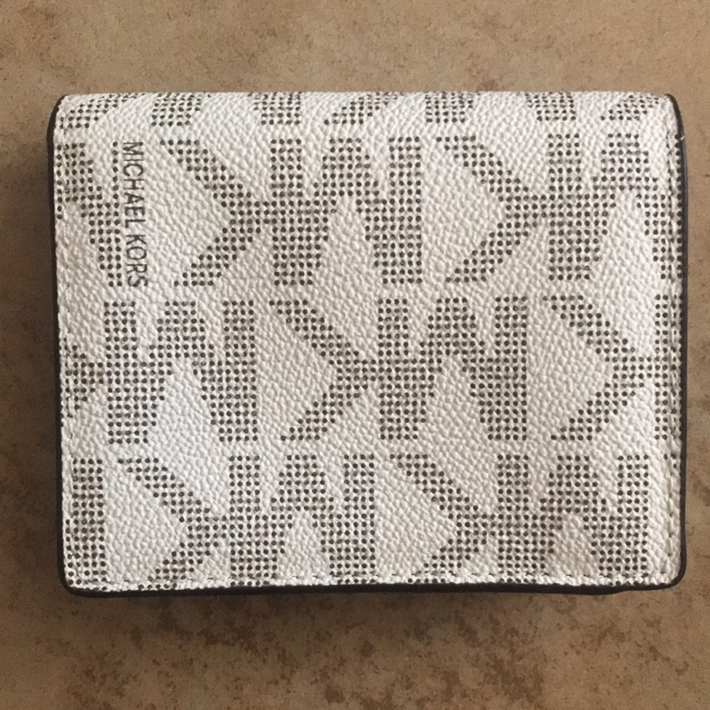Michael Kors Wallet - Picture 8 of 15